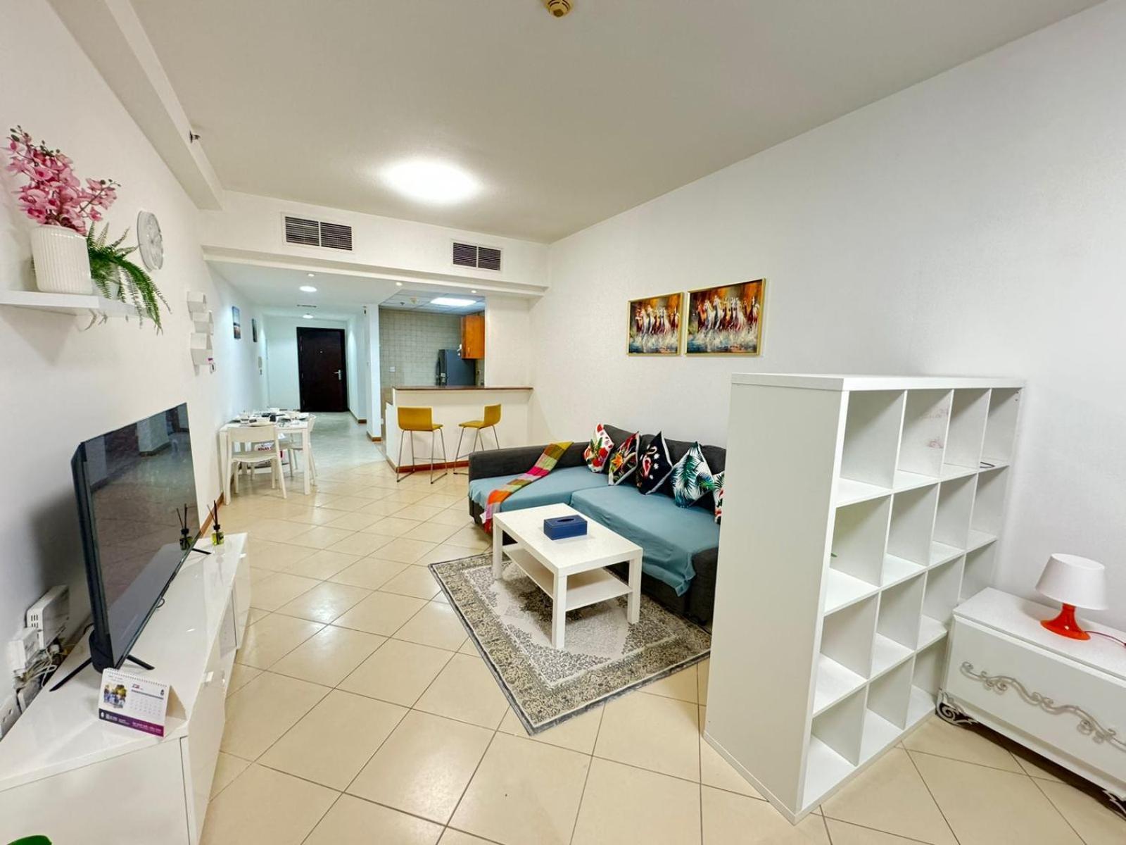Spacious In Marina Close To Metro And