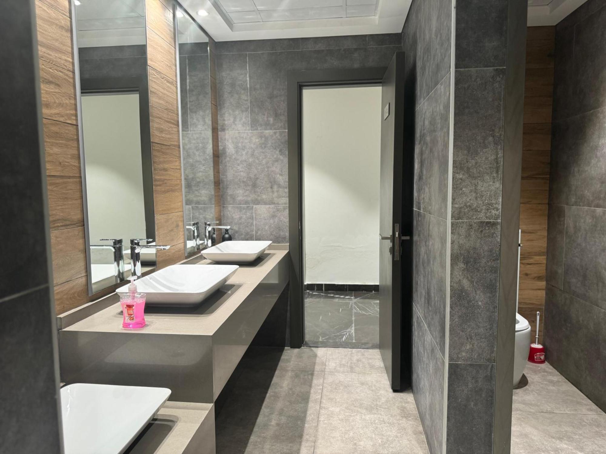 In Prime Location Downtown Apartment *
