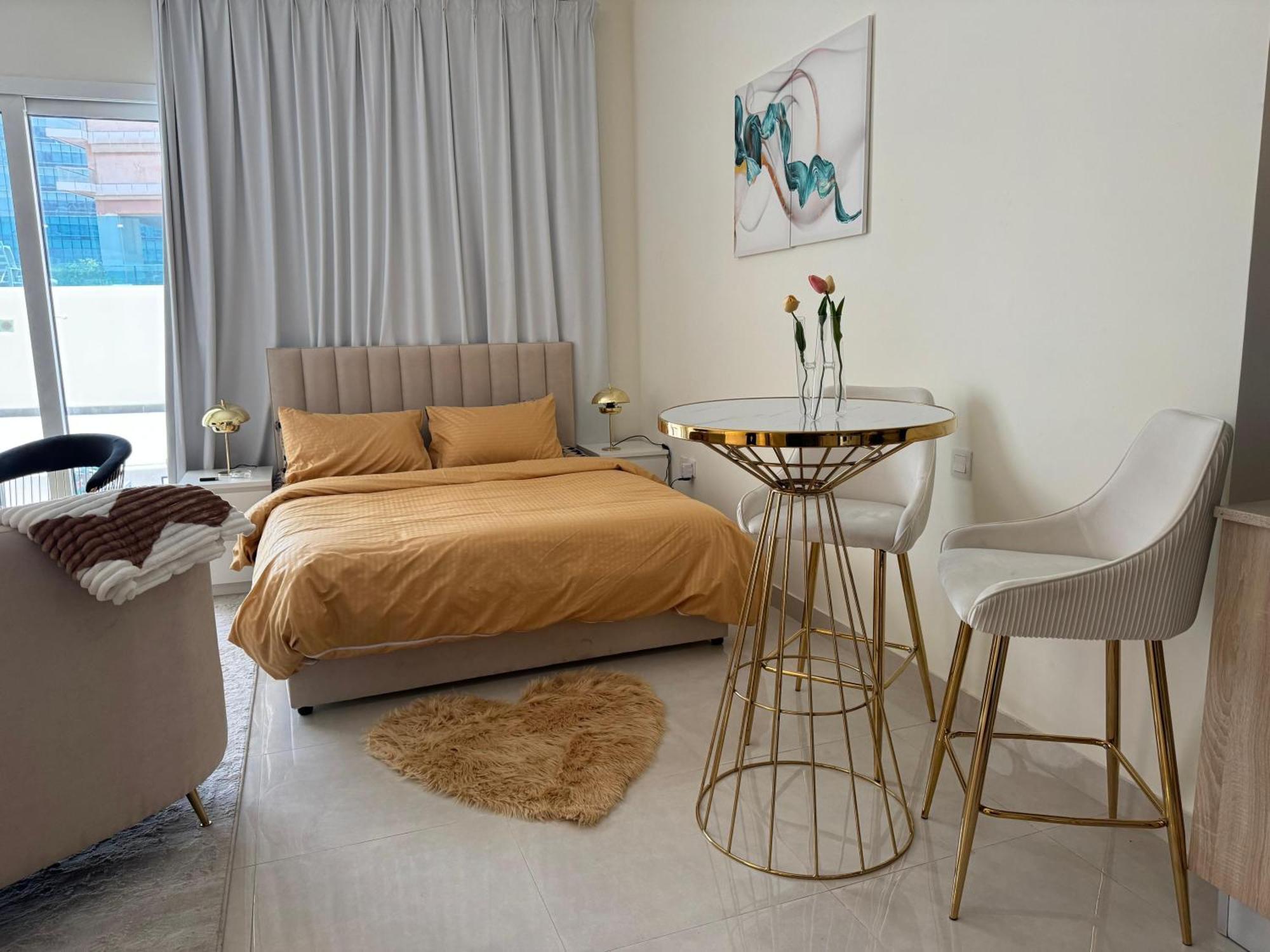 Apartment In Prime Location Downtown *