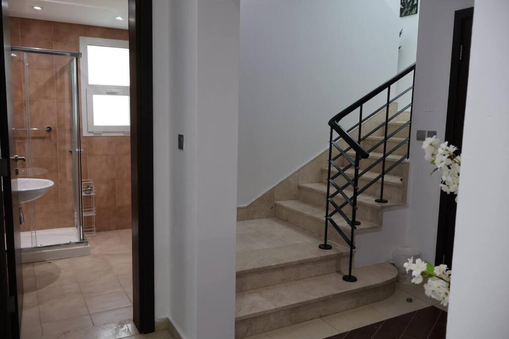 2 Bedroom With Huge Garden *