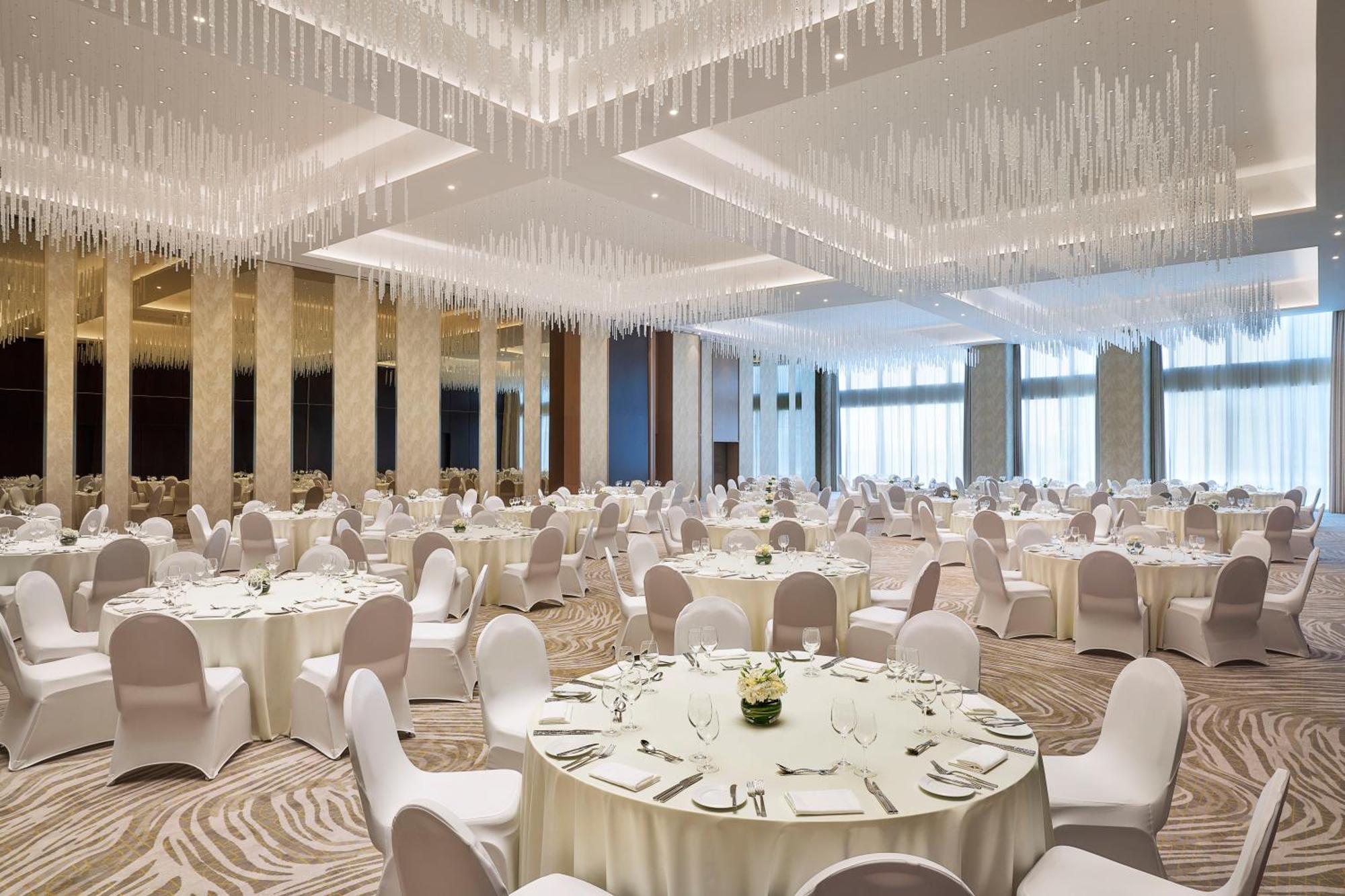 Hilton Garden Business Bay 4* Dubai