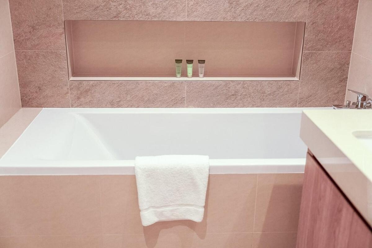Luxurious 4-bedrooms Near Burj Khalifa And Mall In Downtown! Daire