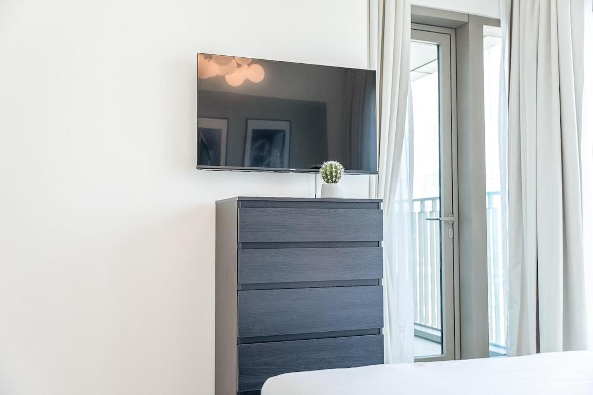 Luxurious 4-bedrooms Near Burj Khalifa And Mall In Downtown! Daire *
