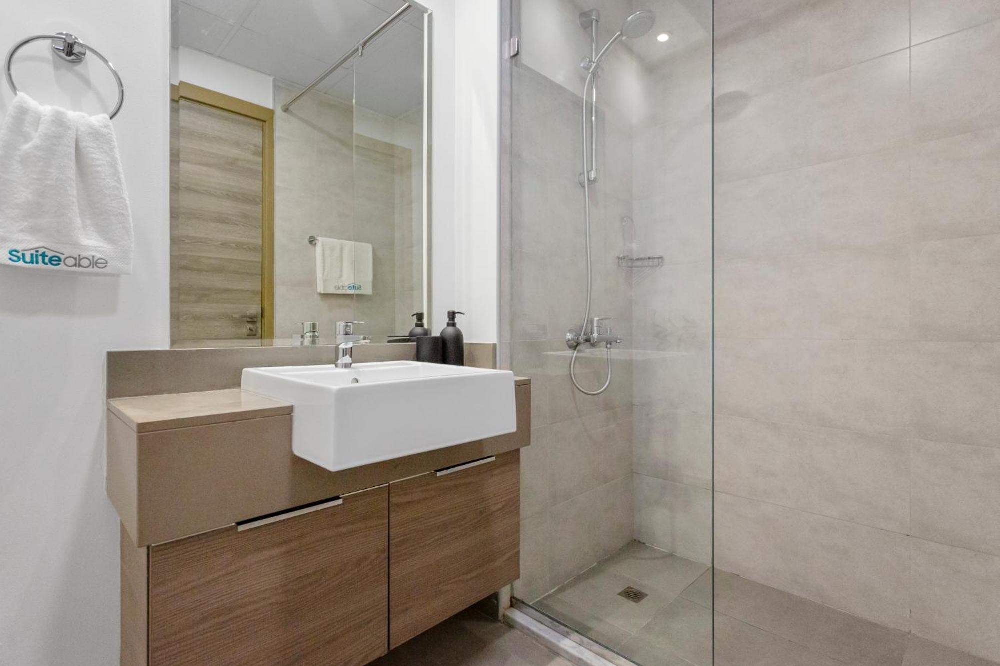 Bloom Towers Gem Elegant A Must Apartment Dubai