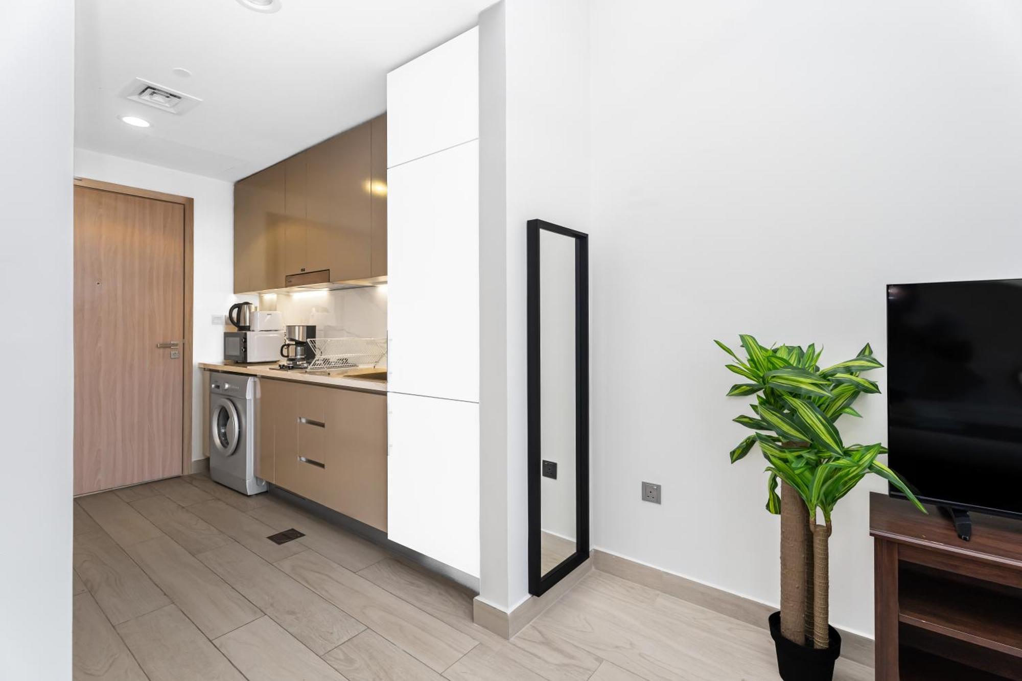 Escape24 Stylish Azizi Riviera 8 Meydan One Apartment *