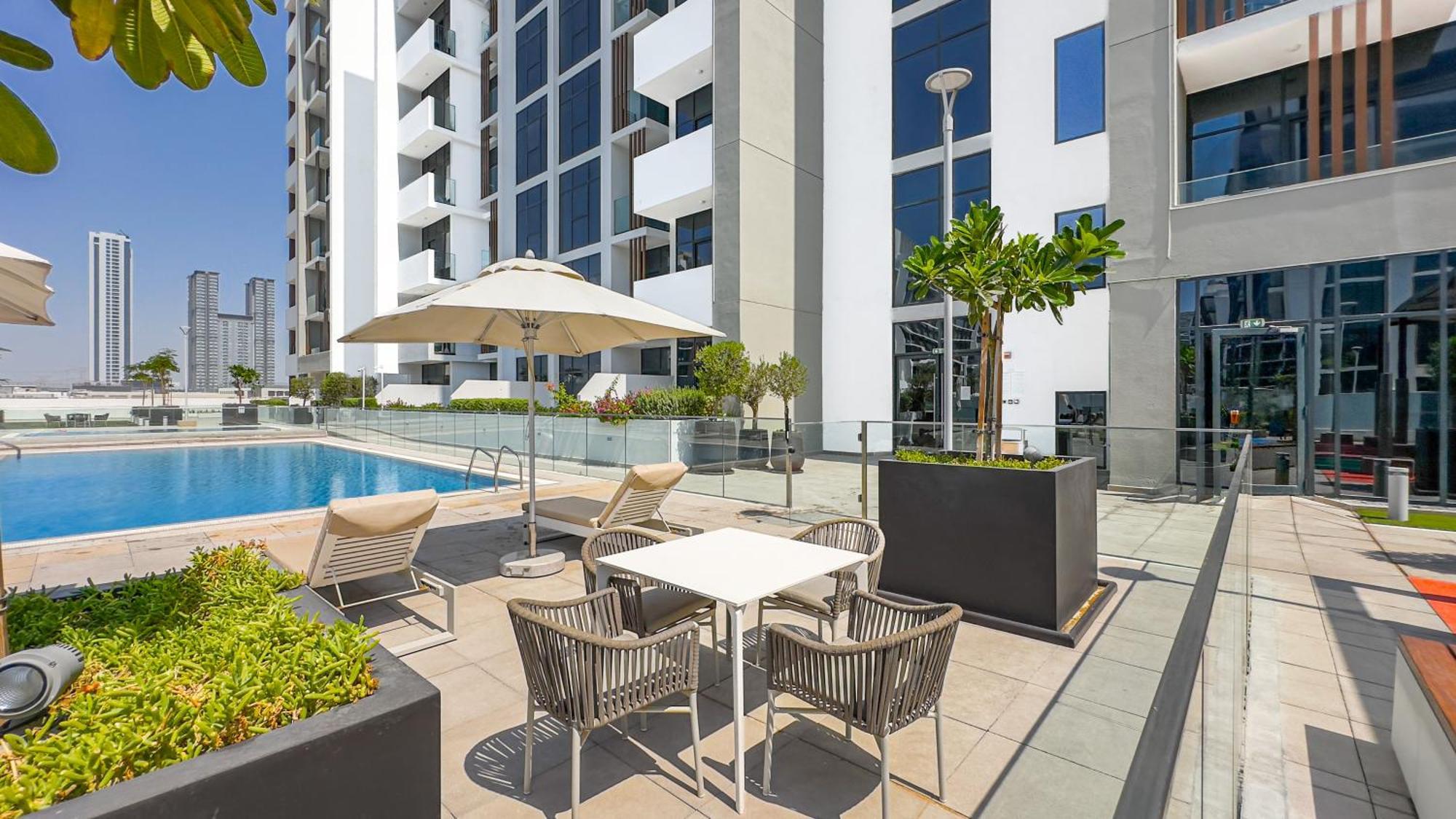 Escape24 Stylish Azizi Riviera 8 Meydan One *