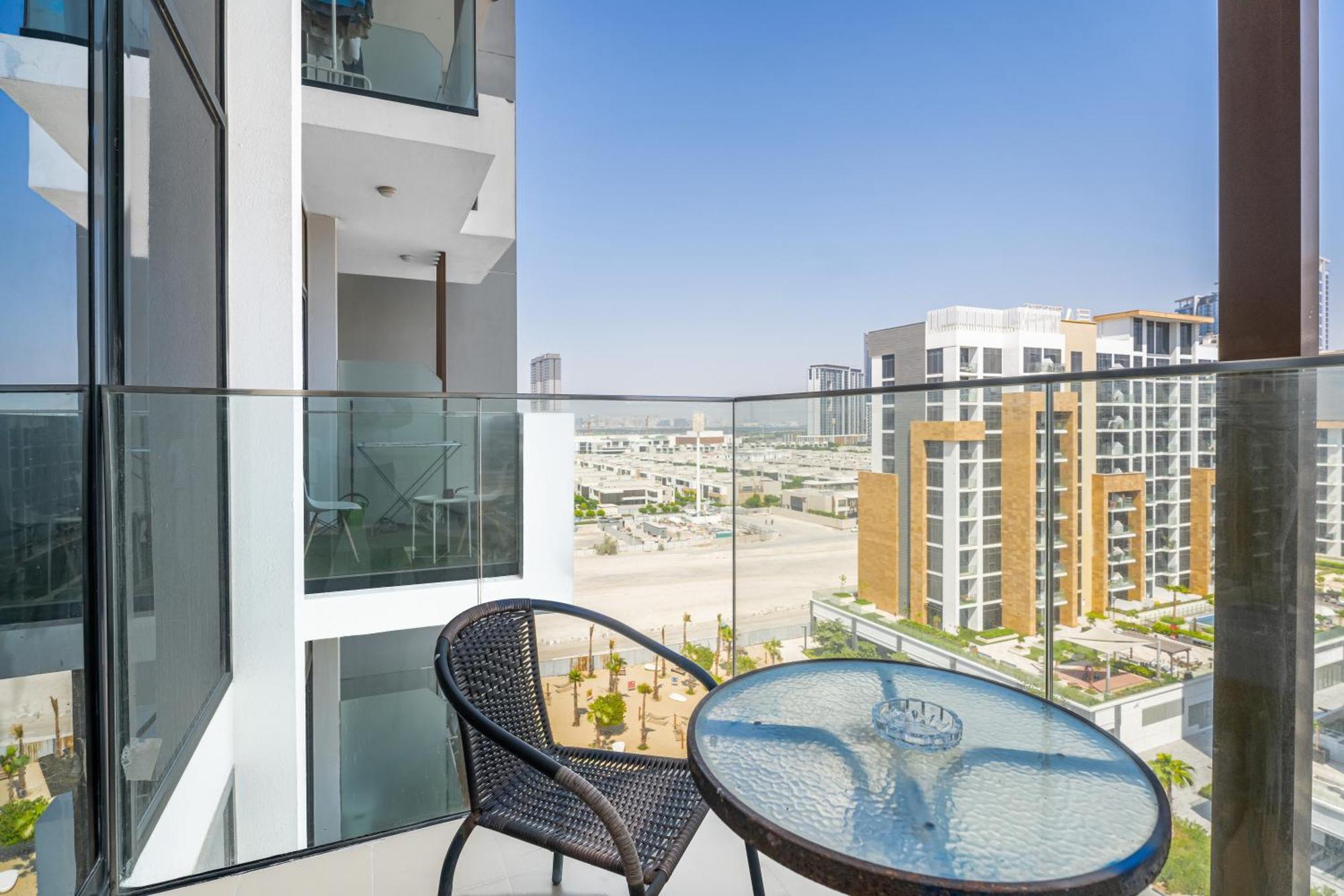 Escape24 Stylish Azizi Riviera 8 Meydan One Apartment Dubai