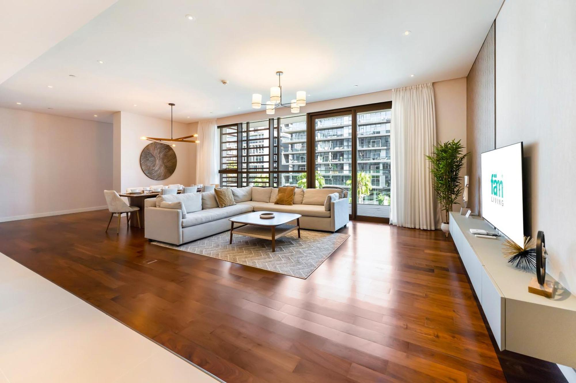 Fam Living - Walk - Urban Staycations Daire Dubai