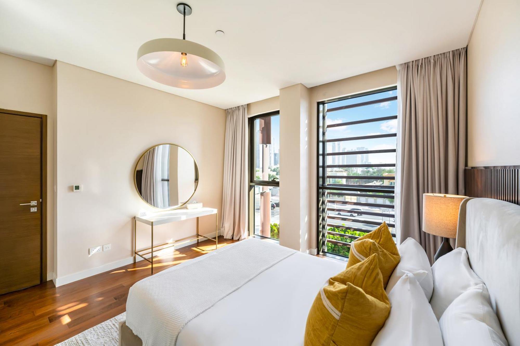 Fam Living - Walk - Urban Staycations Daire Dubai