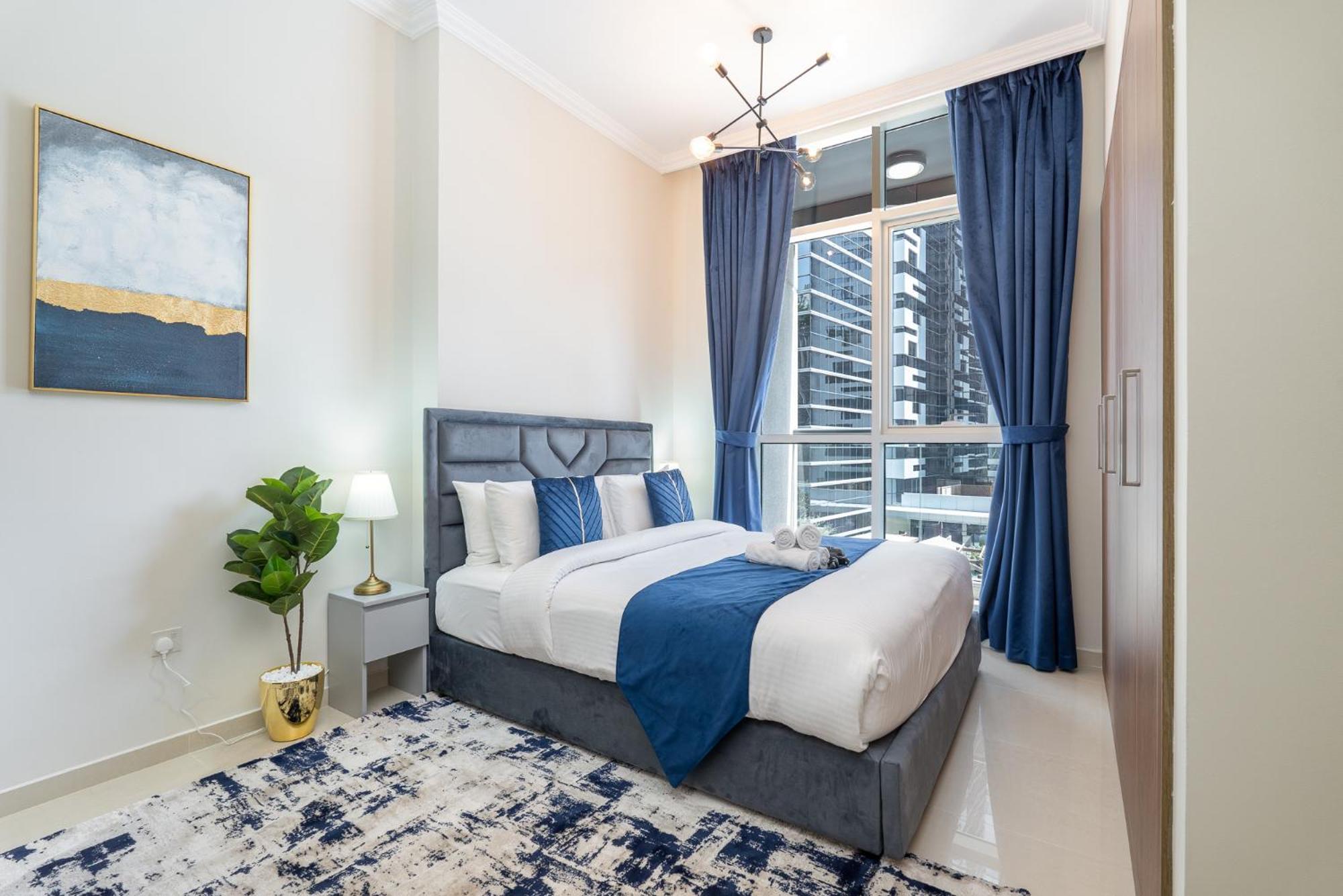 Dunya Tower Luxury And 2 Min Walk To Mall And Burj Khalifa In Heart Of Downtown Apartment