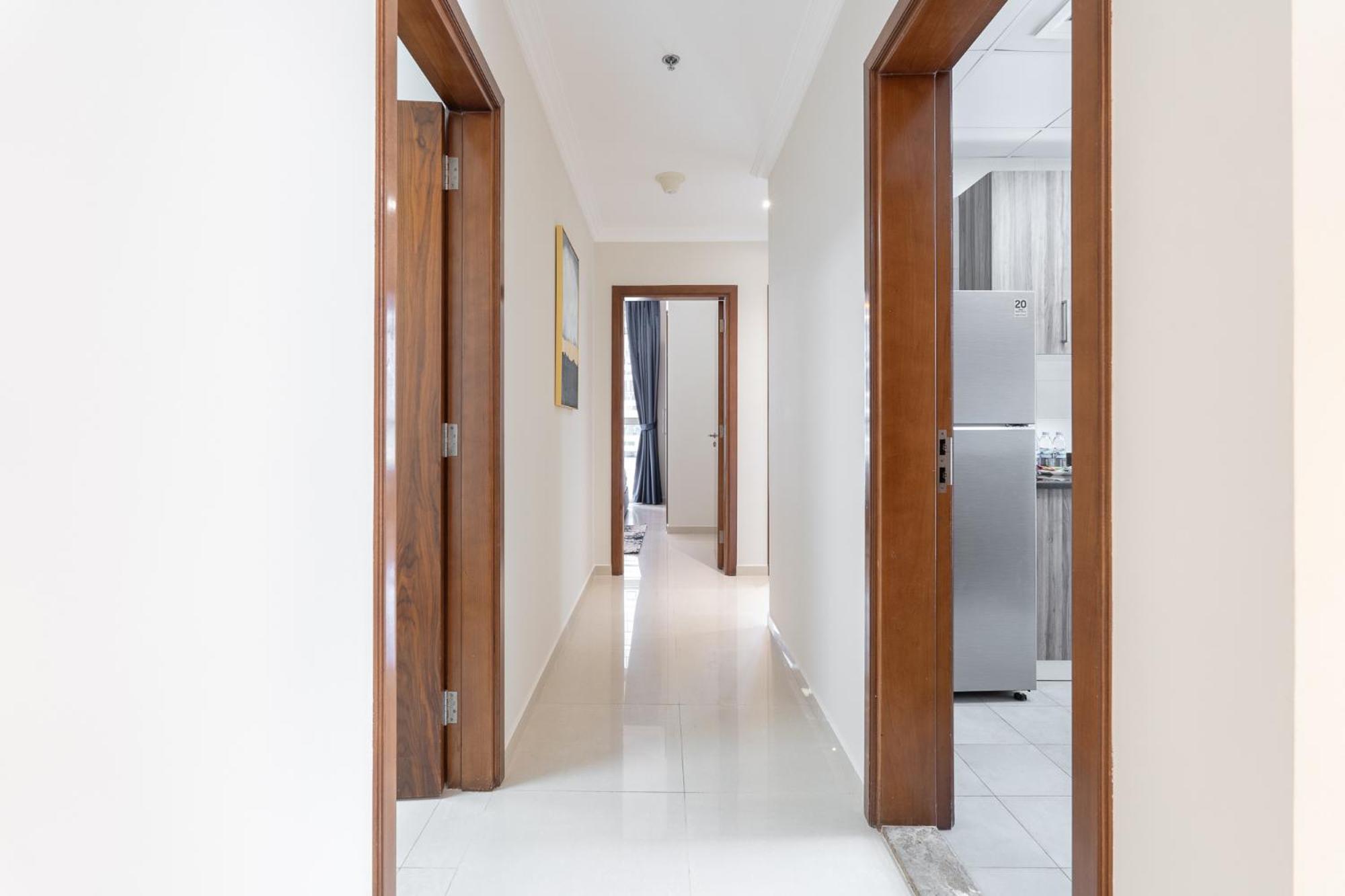 Apartment Dunya Tower Luxury And 2 Min Walk To Mall And Burj Khalifa In Heart Of Downtown