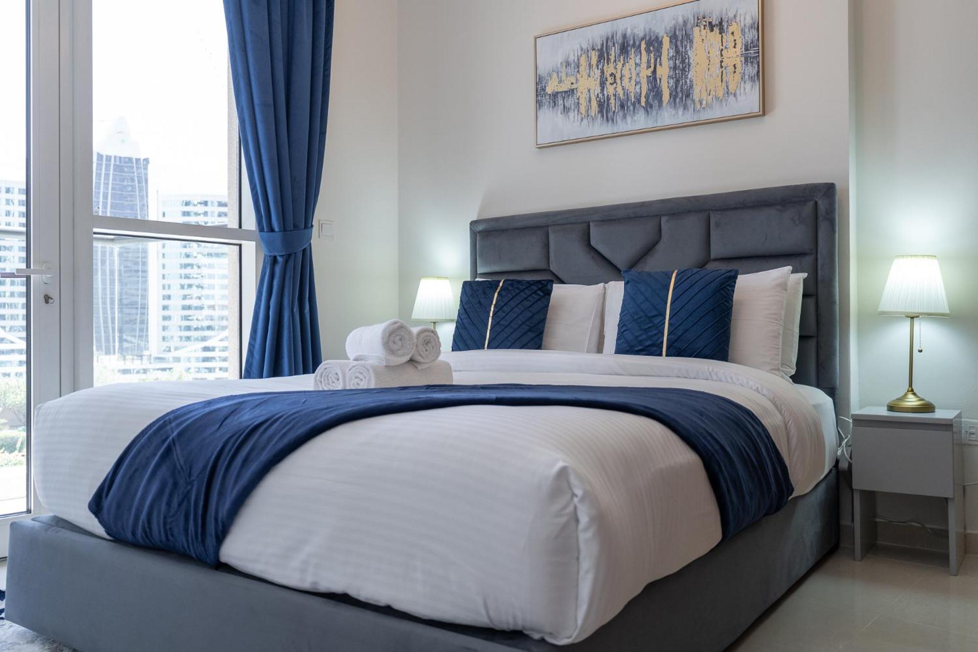 Dunya Tower Luxury And 2 Min Walk To Mall And Burj Khalifa In Heart Of Downtown *