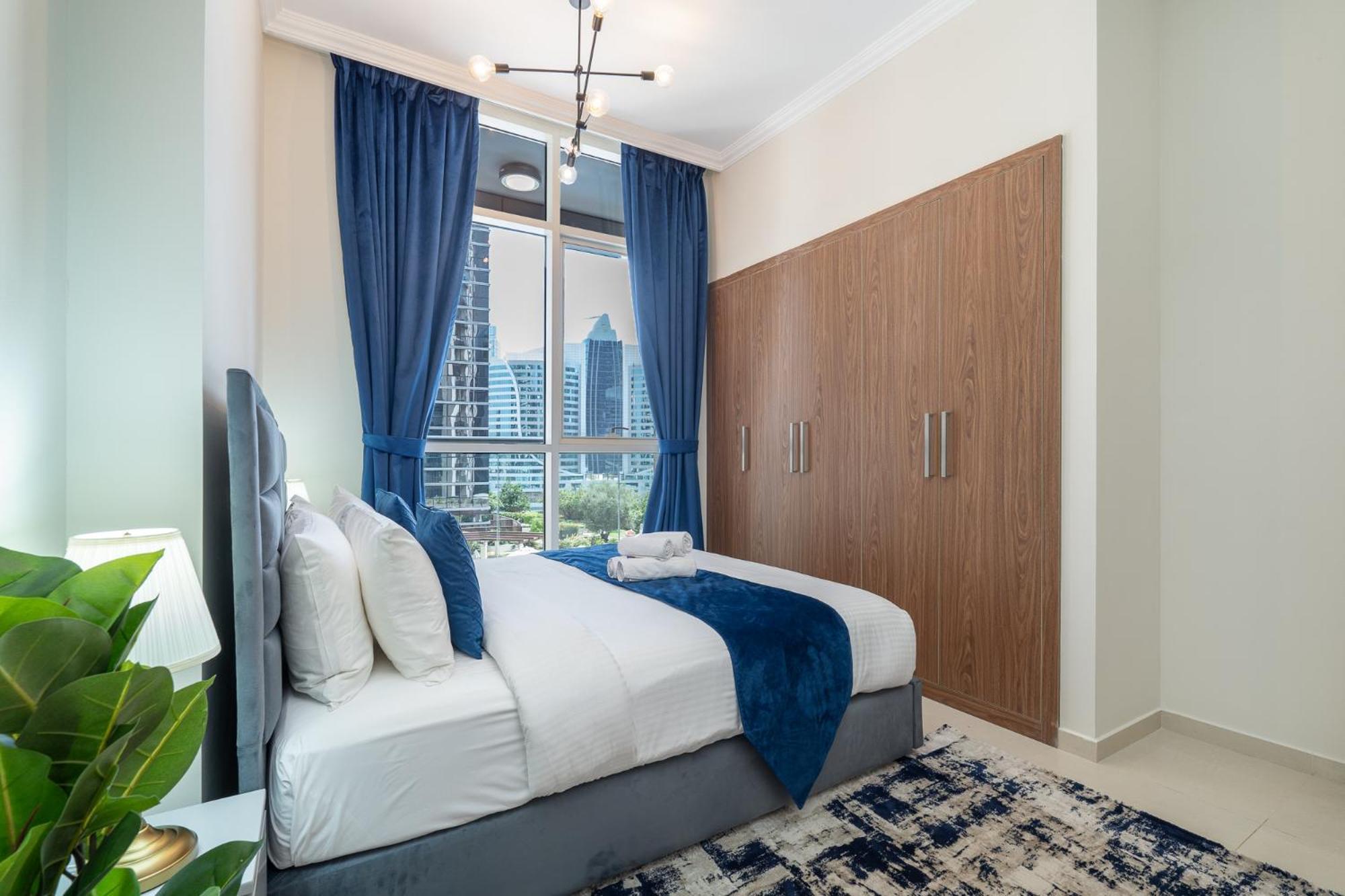 Dunya Tower Luxury And 2 Min Walk To Mall And Burj Khalifa In Heart Of Downtown