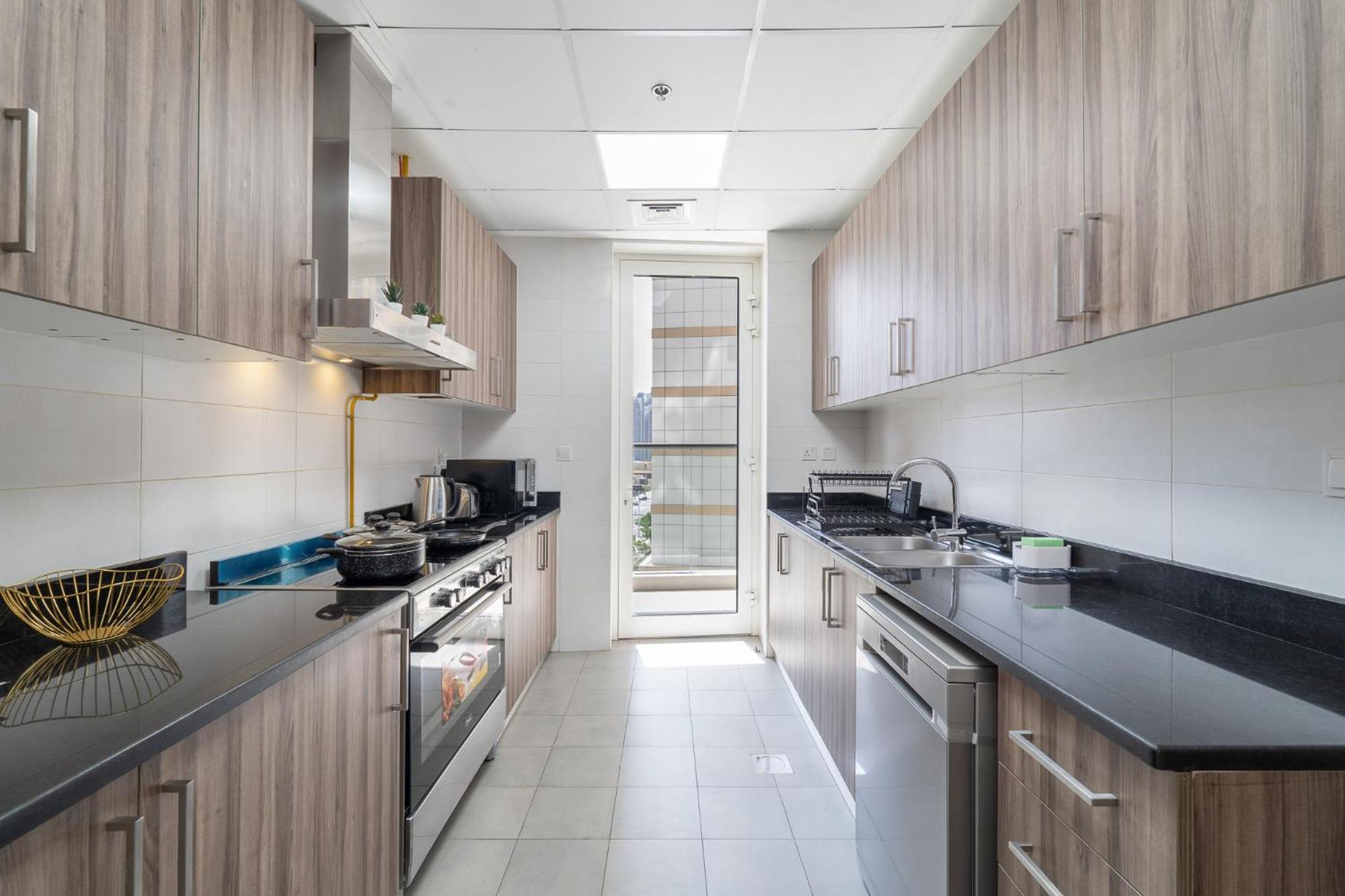 Dunya Tower Luxury And 2 Min Walk To Mall And Burj Khalifa In Heart Of Downtown Apartment *