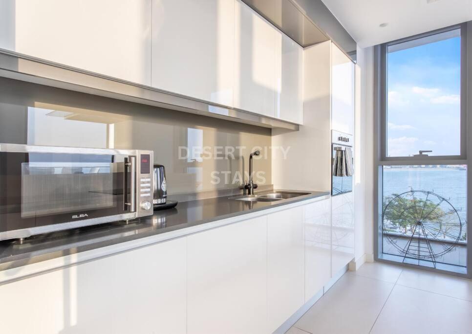 Luxurious 2 Bed In Bluewaters, Hosted By Desert