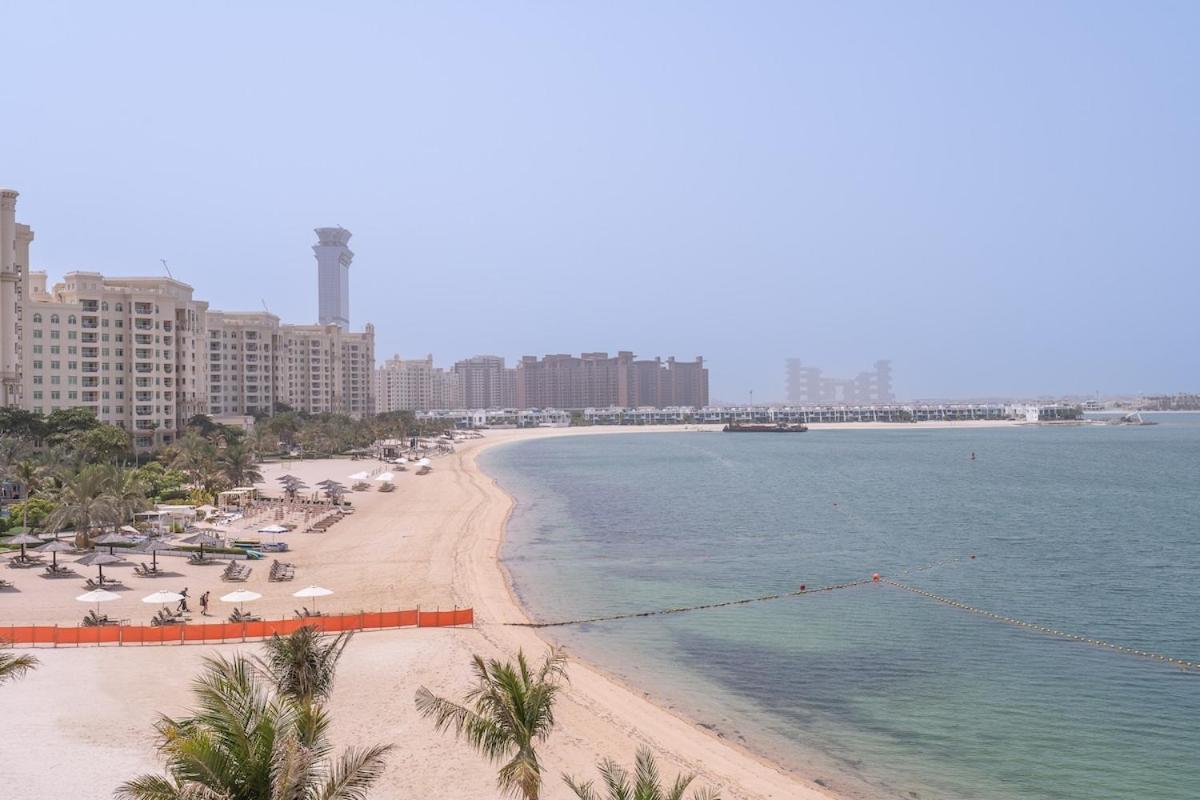 Sleeps 4 With The Palm Beach View