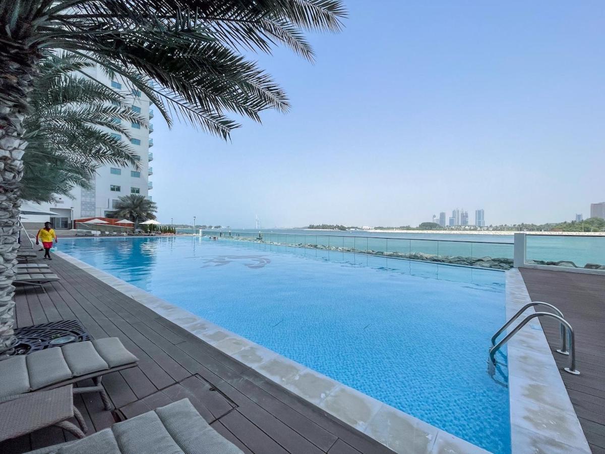 Sleeps 4 With The Palm Beach View *