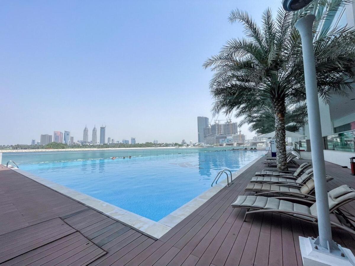 Daire Sleeps 4 With The Palm Beach View