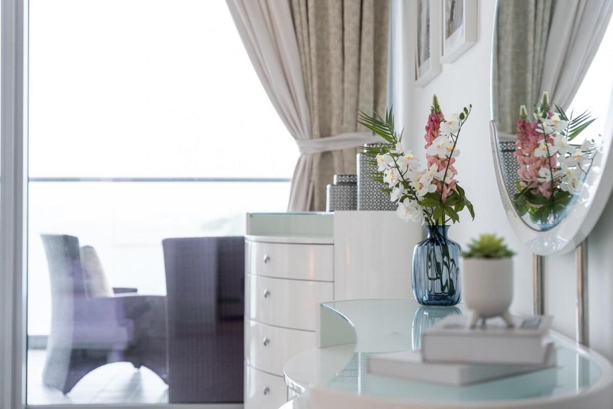 Sleeps 4 With The Palm Beach View *