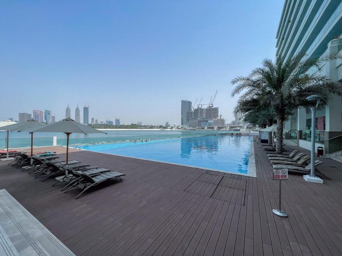 Sleeps 4 With The Palm Beach View