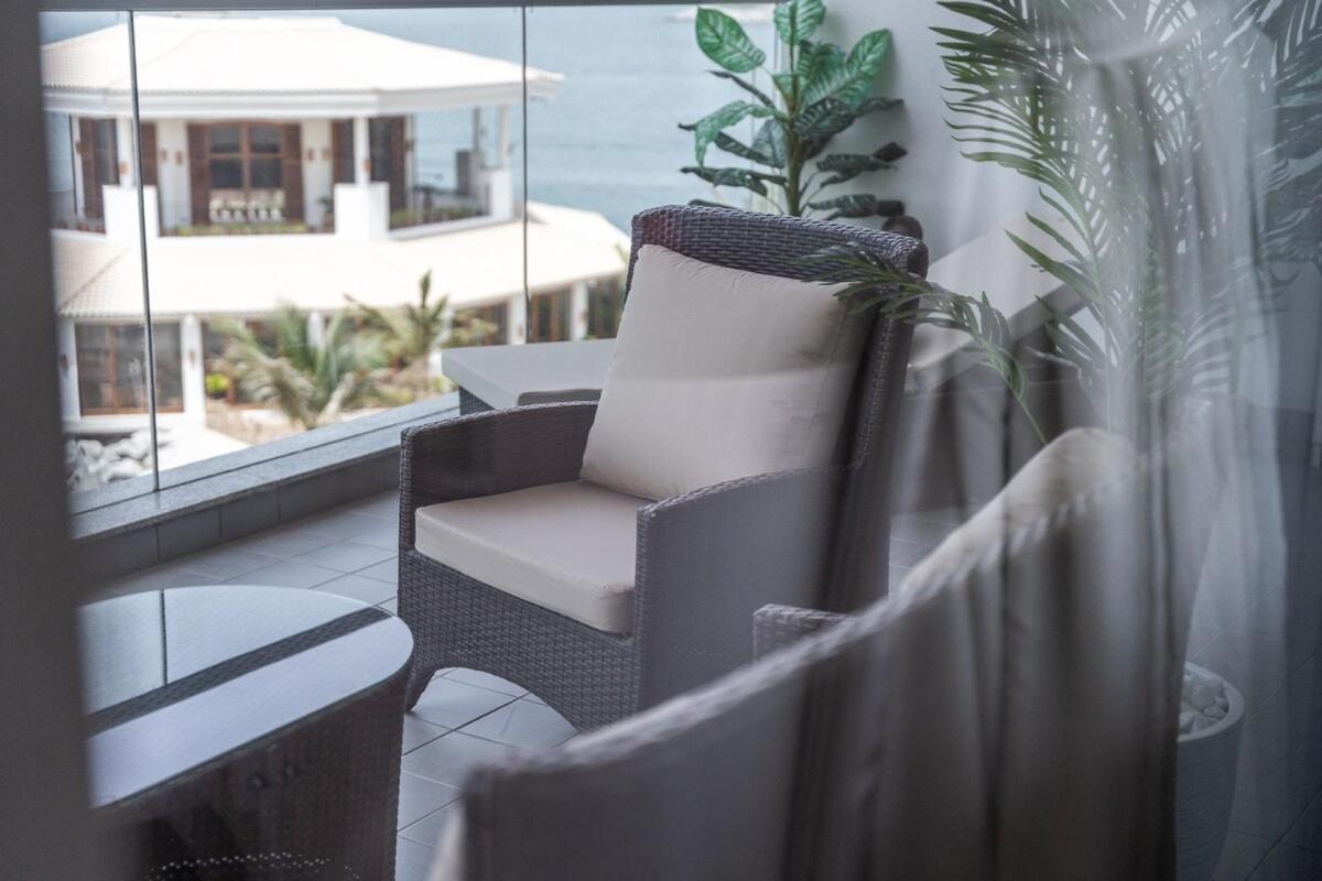 Sleeps 4 With The Palm Beach View Dubai