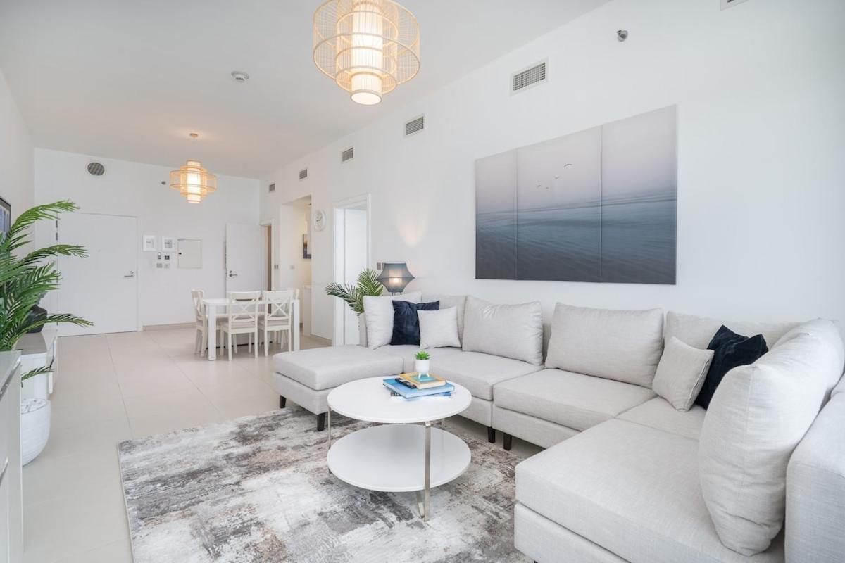 Sleeps 4 With The Palm Beach View Daire