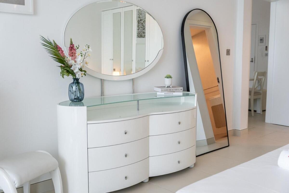 Daire Sleeps 4 With The Palm Beach View