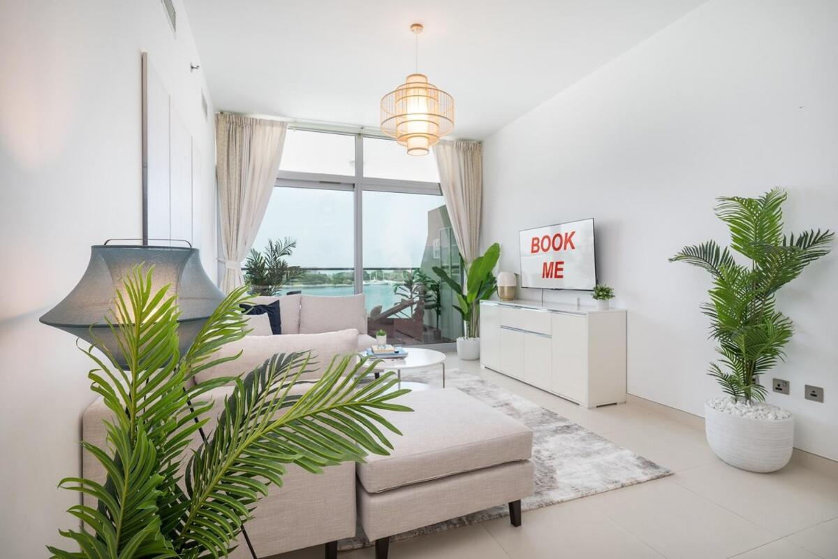 Daire Sleeps 4 With The Palm Beach View