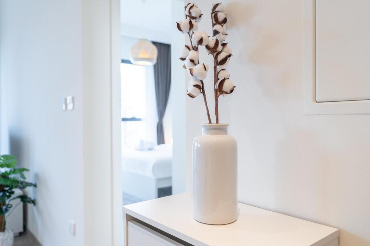 Simple Living 1bedroom In Hills Apartment Dubai