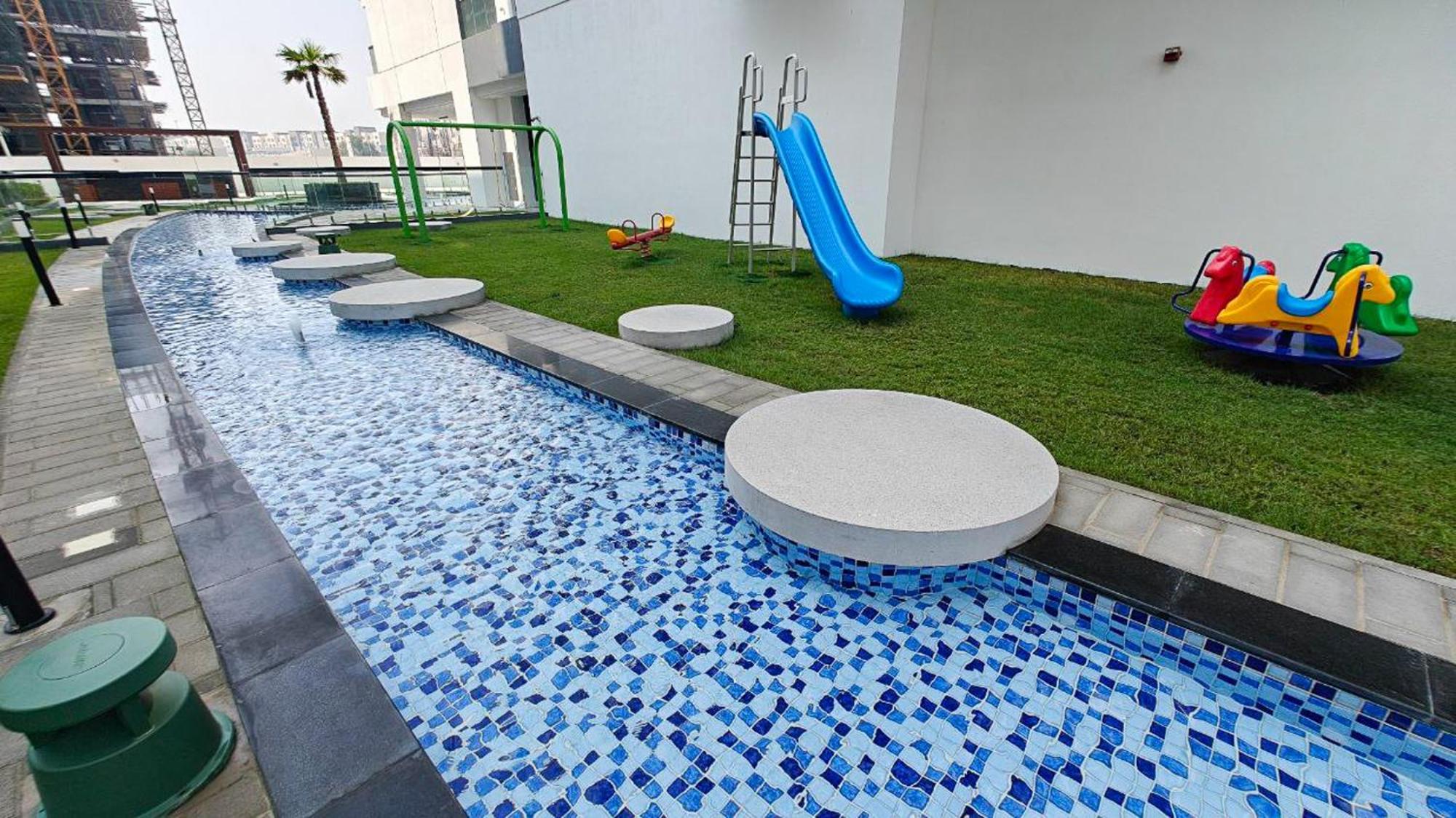 Vogue Elegance Olivz By Danube Apartment
