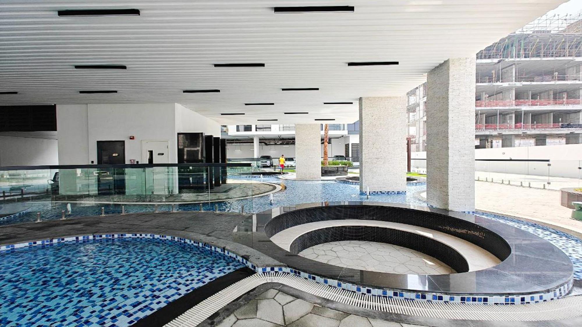 Vogue Elegance Olivz By Danube * Dubai