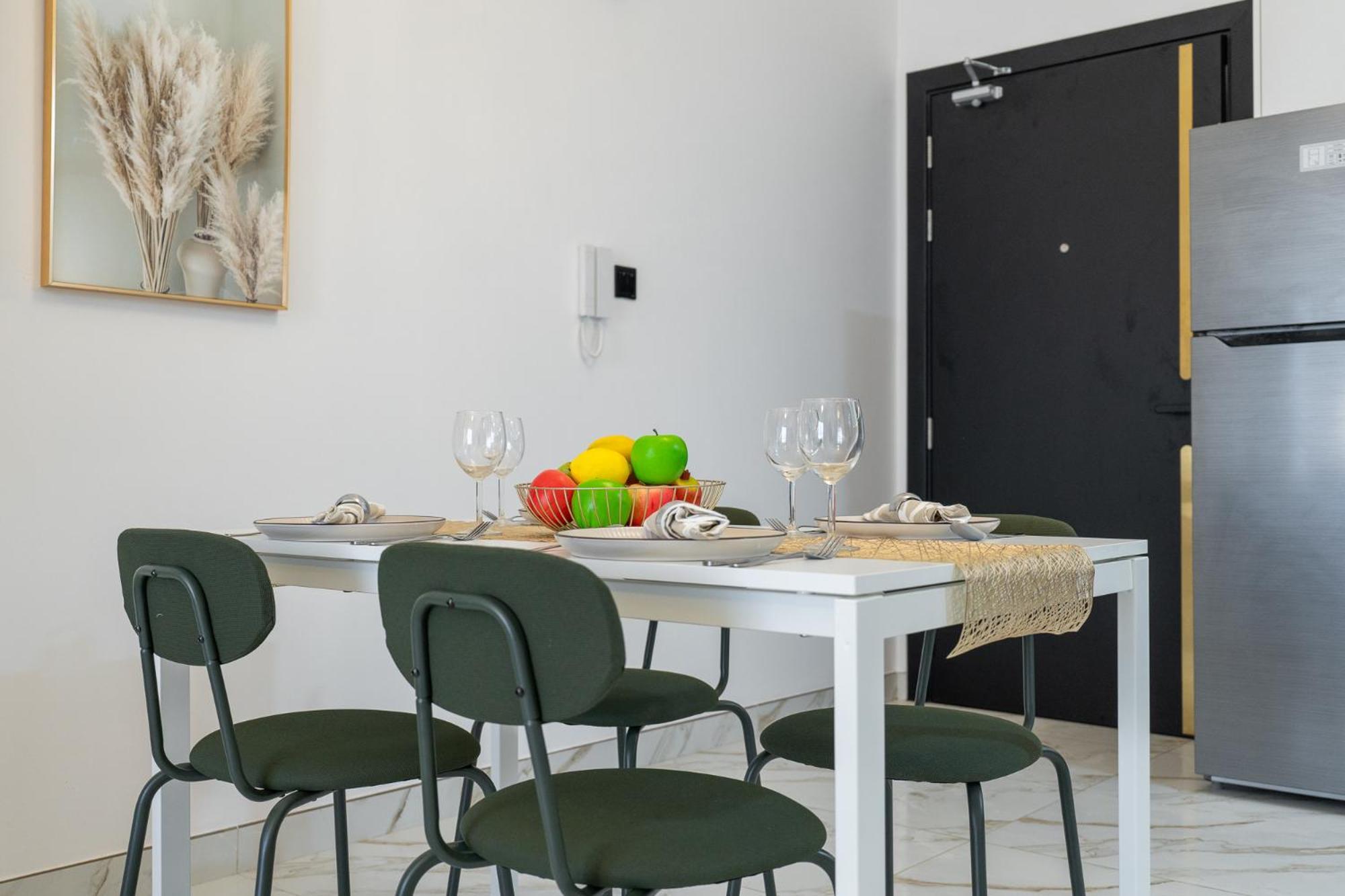Vogue Elegance Olivz By Danube Apartment