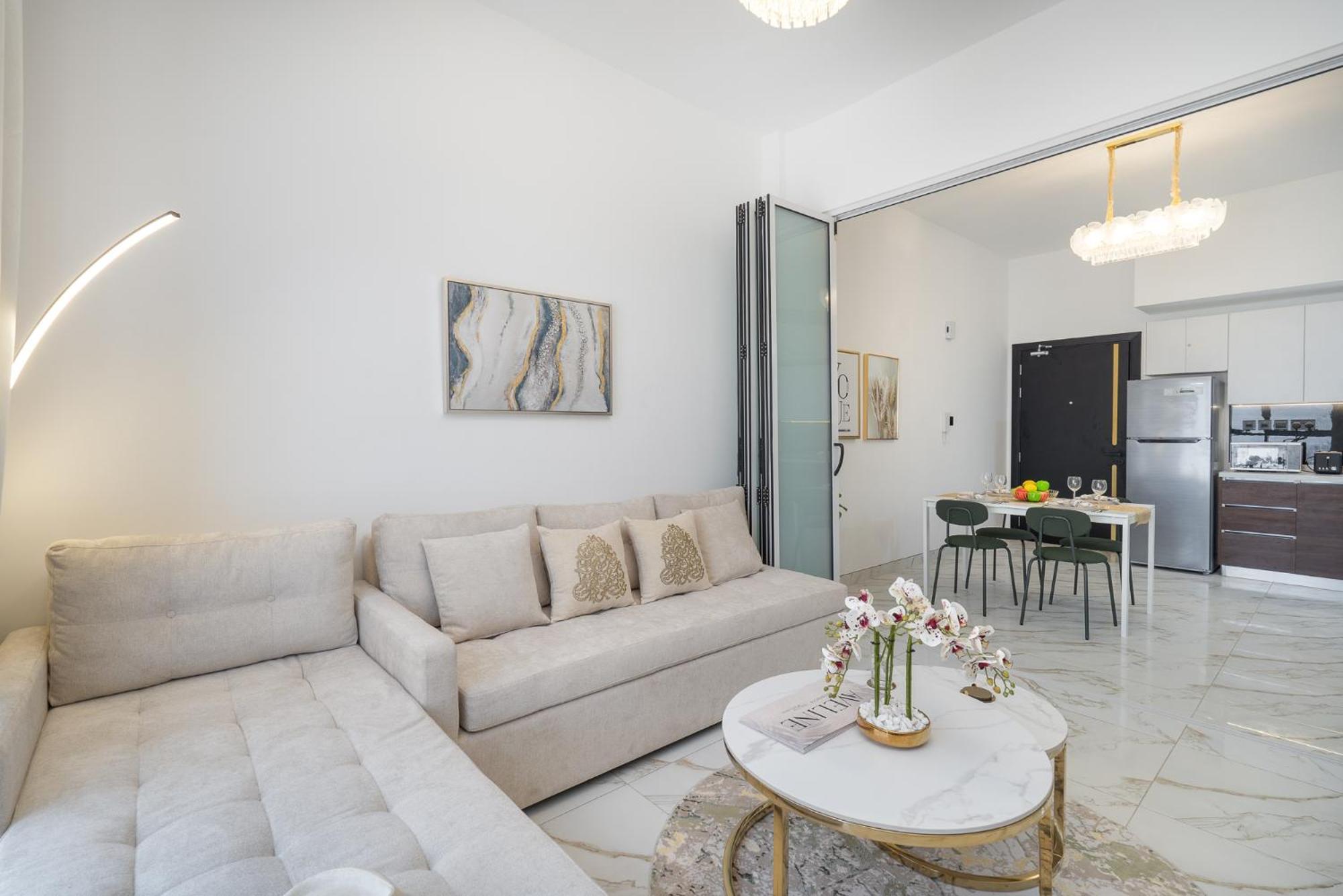 Vogue Elegance Olivz By Danube Apartment