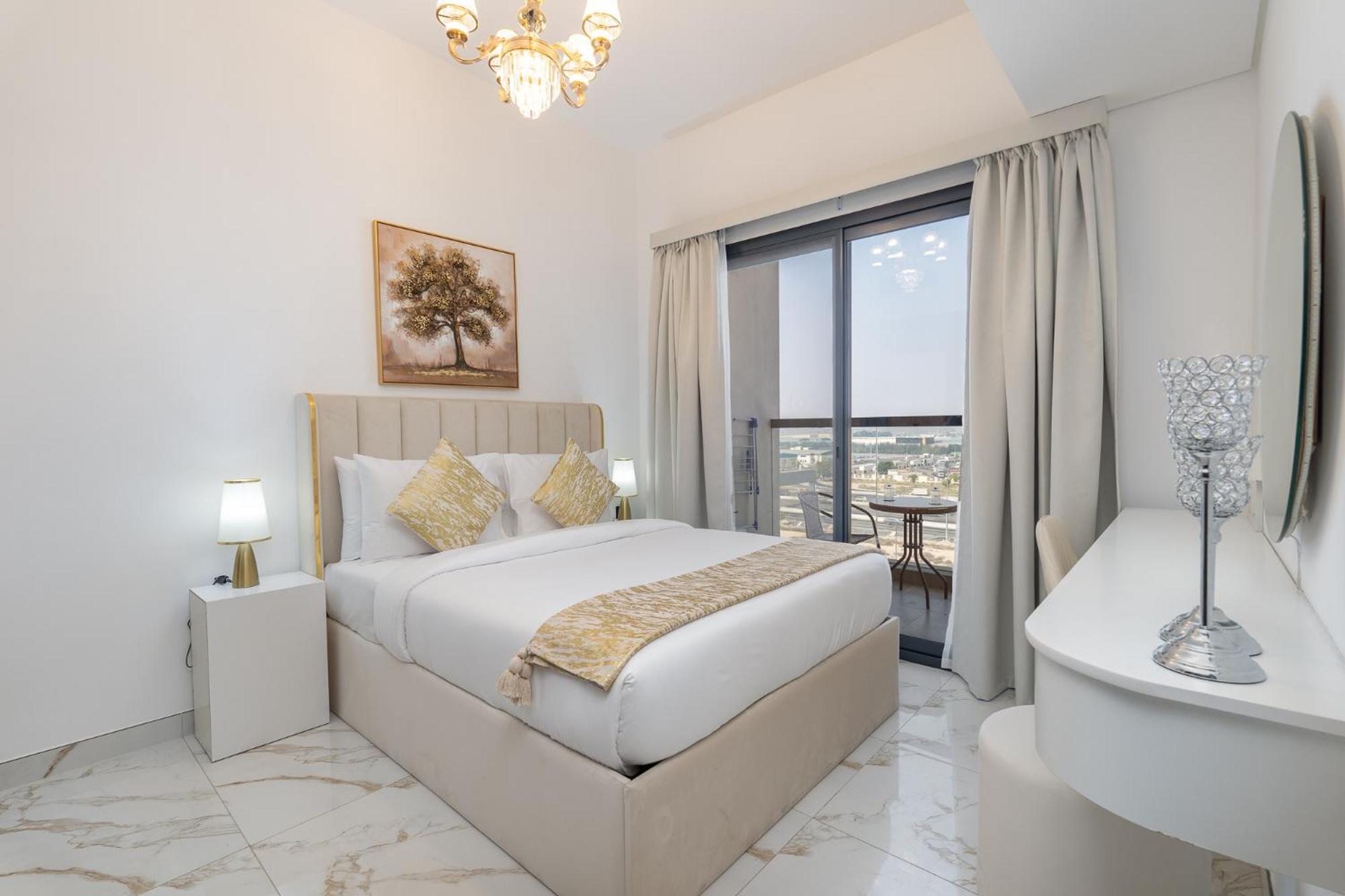 Vogue Elegance Olivz By Danube Apartment