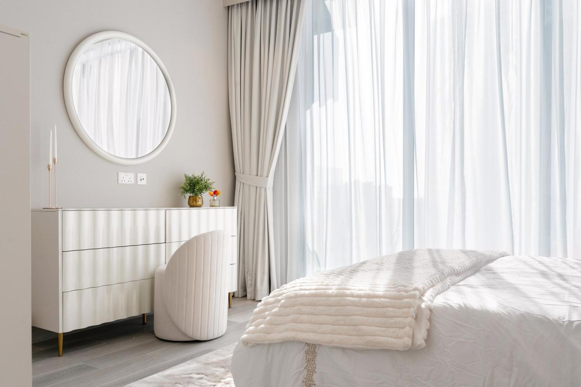 Brand New 1 Bedroom With Marina Canal View Apartment *