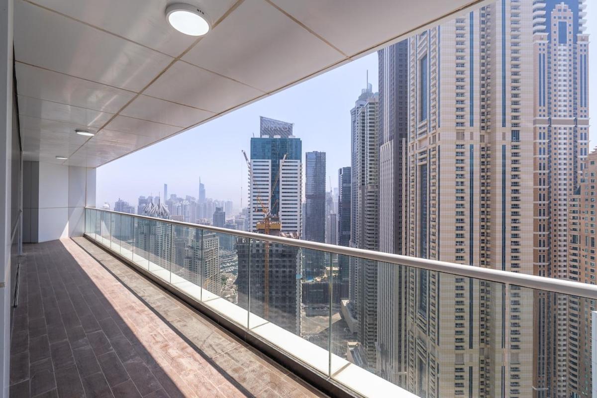 Spacious 3-bedroom With Comfortable Living Area In Marina