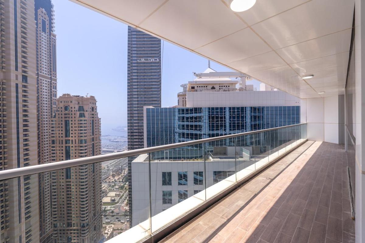 Daire Spacious 3-bedroom With Comfortable Living Area In Marina *