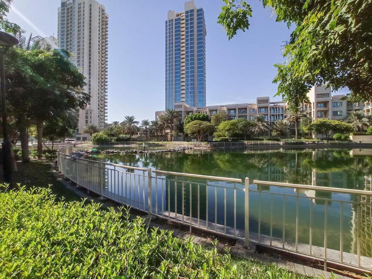 Warm 2-bedrooms With Modern Kitchen Interior In The Greens! * Dubai
