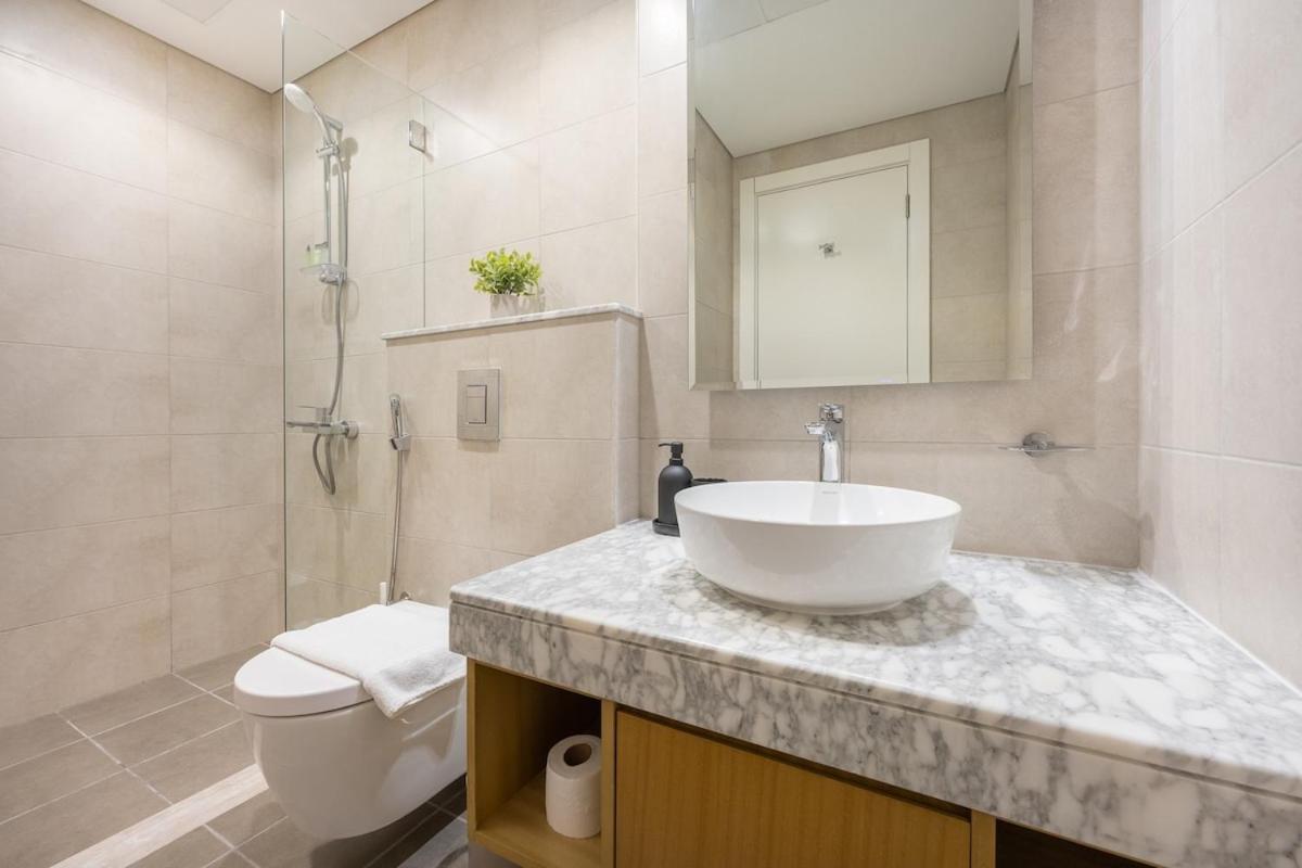 Elegant 2 Bedroom With Great Views In Business Bay * Dubai
