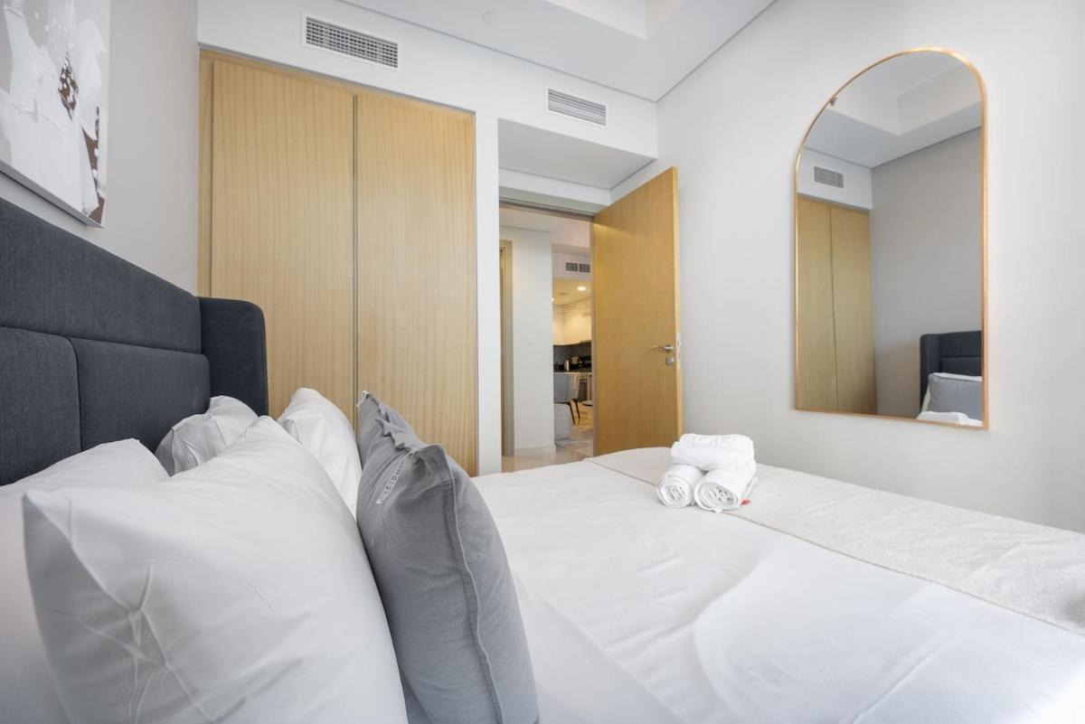 Elegant 2 Bedroom With Great Views In Business Bay Dubai