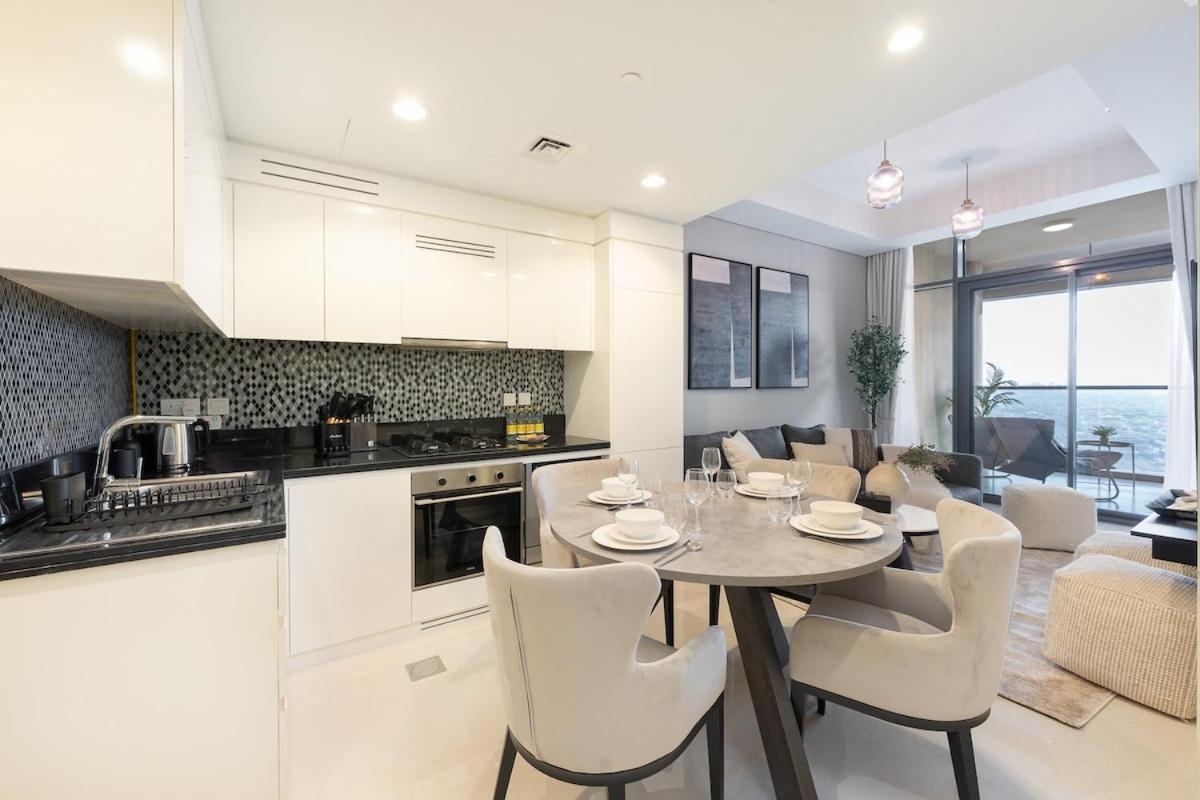 Elegant 2 Bedroom With Great Views In Business Bay Dubai