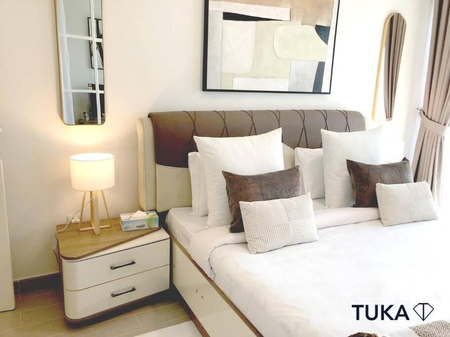 Stunning 2-bhk Golfville At Hills Prime *