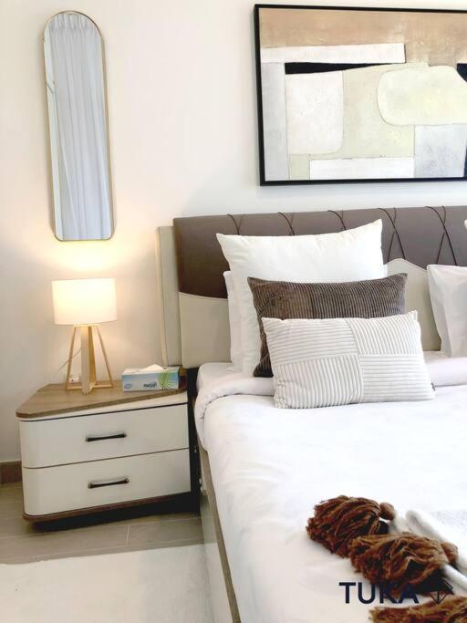 Holiday home Stunning 2-bhk Golfville At Hills Prime
