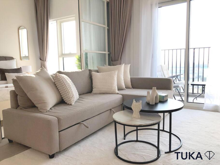 Holiday home Stunning 2-bhk Golfville At Hills Prime