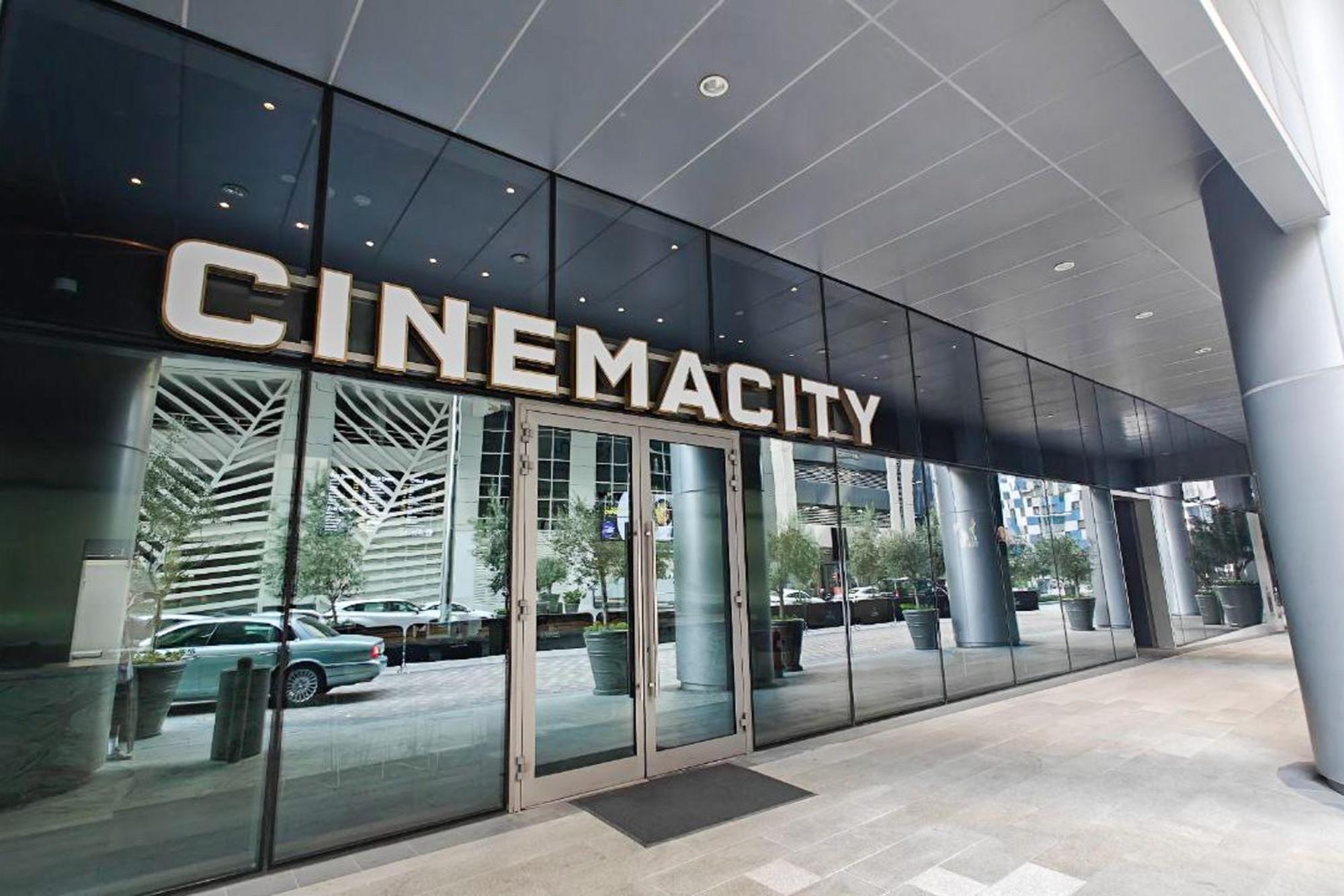 Apartment Dunya Tower Luxury And 2 Min Walk To Mall And Burj Khalifa In Heart Of Downtown