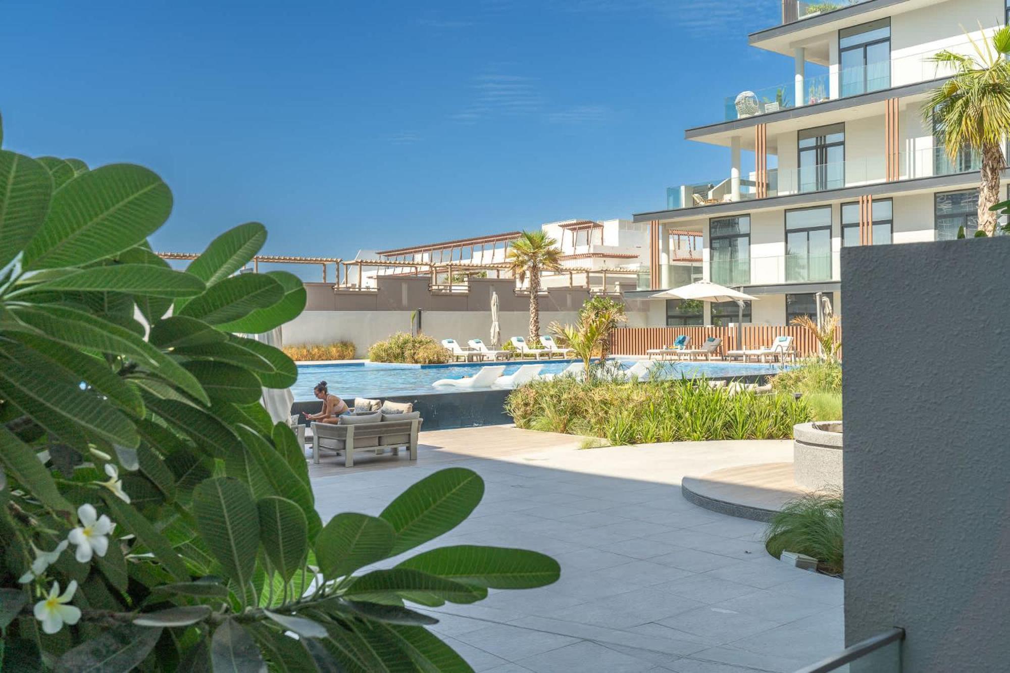 Apartamento Minimalist With Nature-inspired Balcony In Jvc