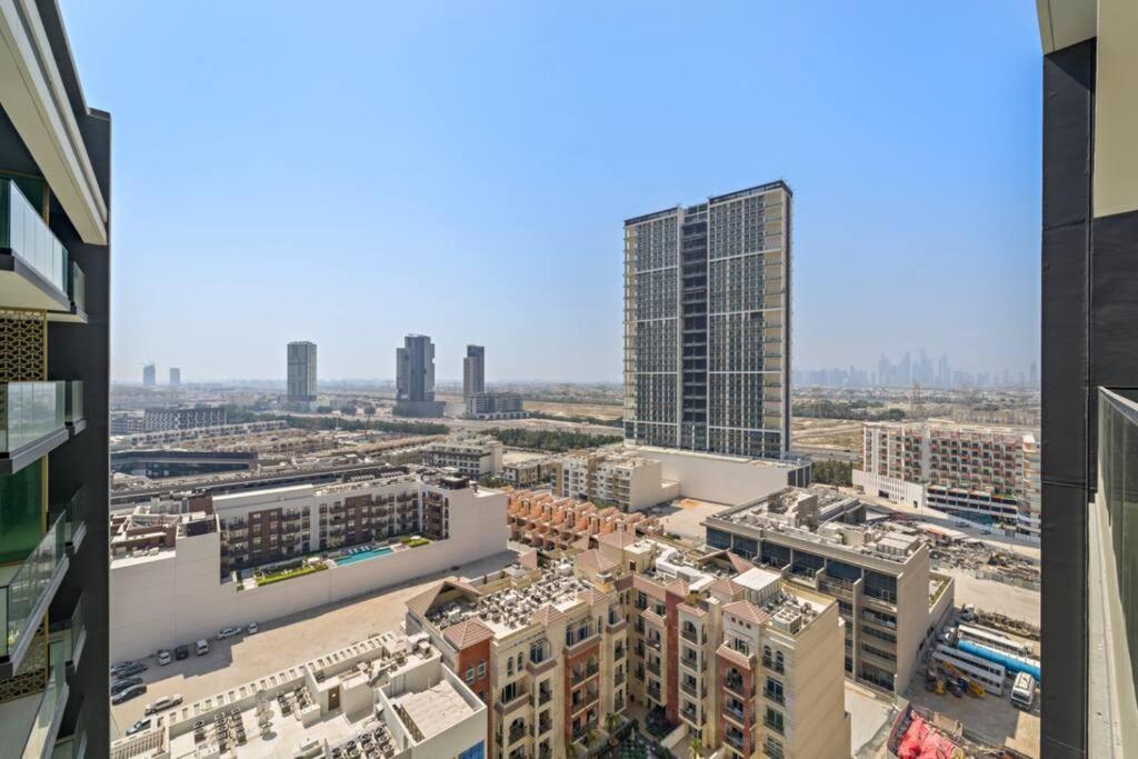 Modern 2 Bedroom In Family Community Apartment *