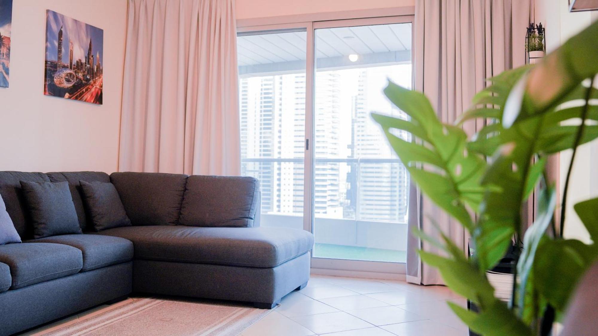 Spacious 2 Bed At Marina High Floor