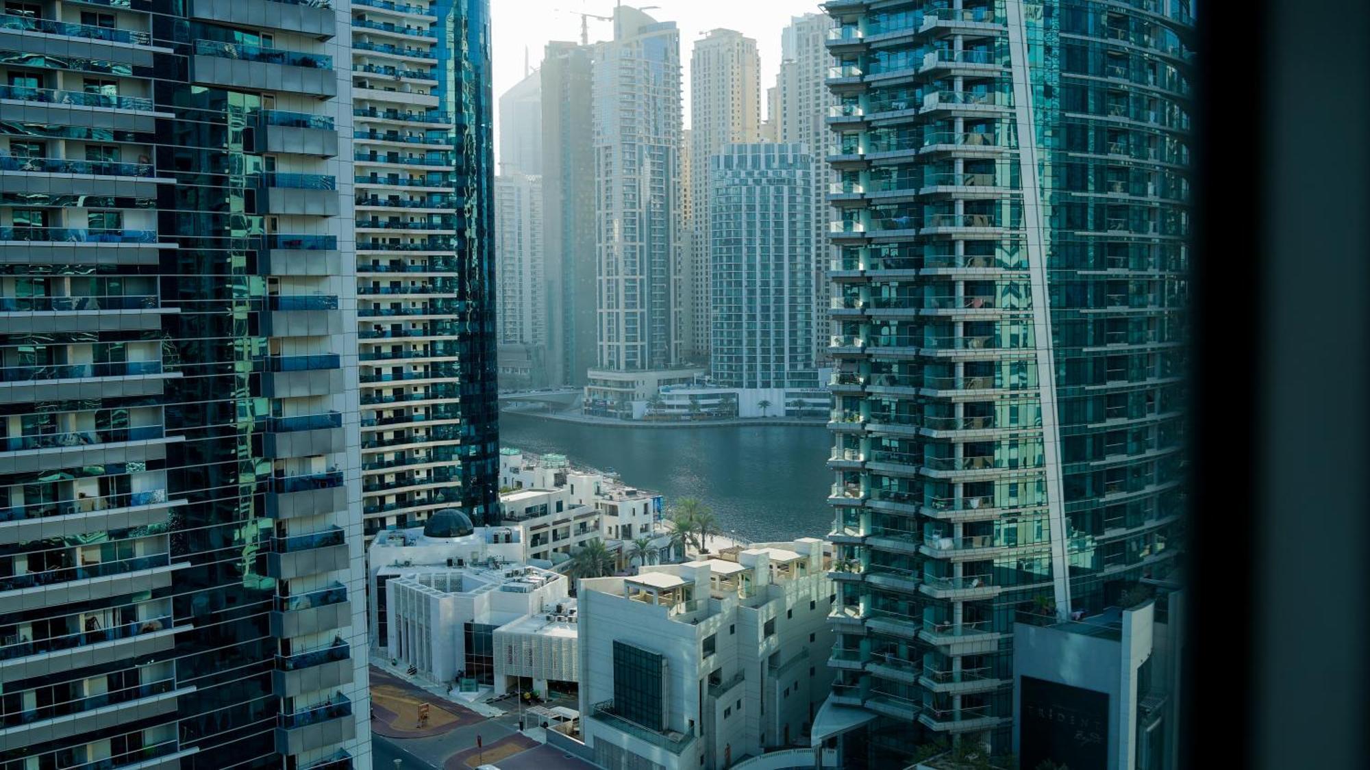 Spacious 2 Bed At Marina High Floor