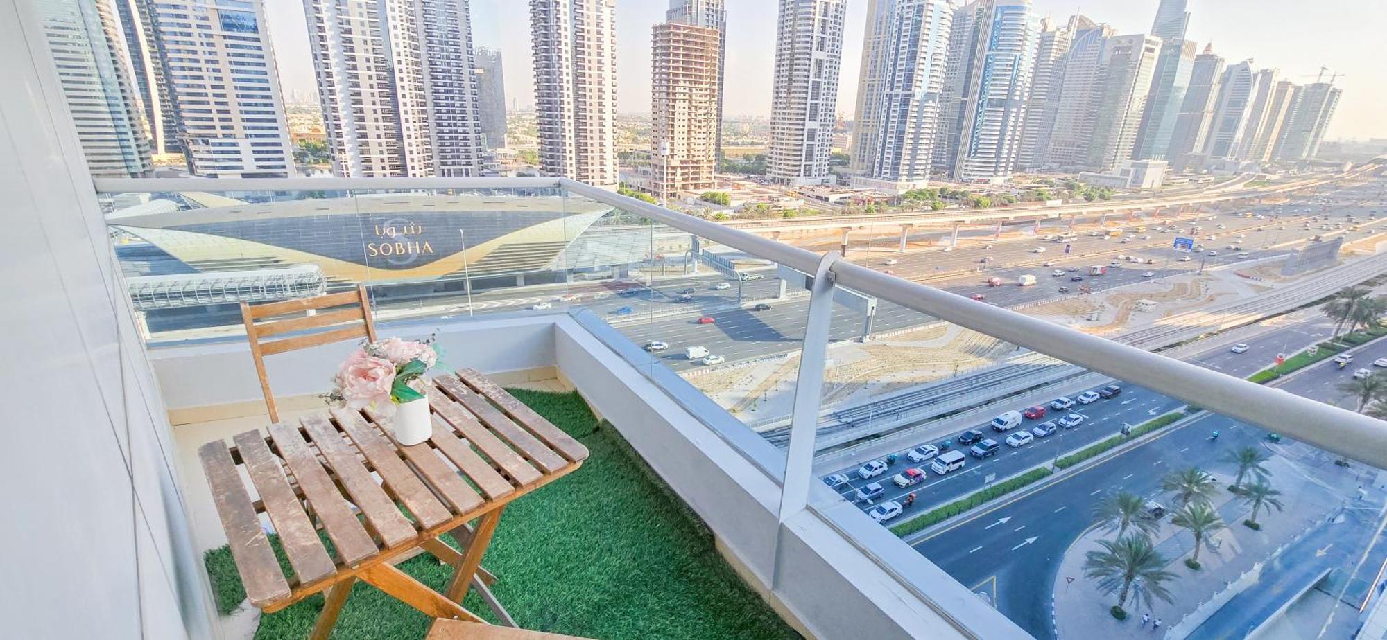 Spacious 2 Bed At Marina High Floor Apartment